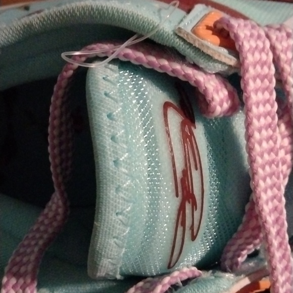 Lebron XVIII LOW (GS) Youth 5 - Picture 3 of 6